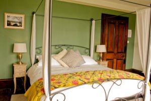Cornwall Boutique Cottages - Metal Beds