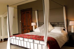 Cornwall Boutique Cottages - Metal Beds