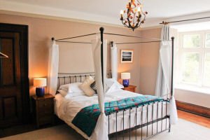 Cornwall Boutique Cottages - Metal Beds