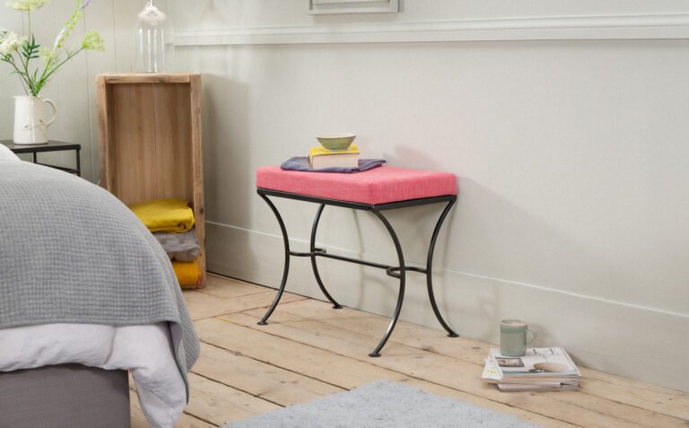 Curved Bench with red side view roomset