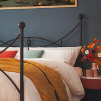 avalon-iron-bed_kng_roomset-detail