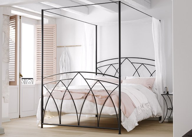 Chalice Four Poster
