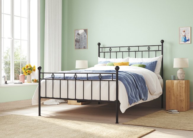 Victorian Iron Bed in Black