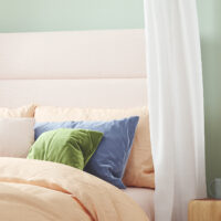 kleoi-fourposter-upholstered-bed_kng_roomset-detail