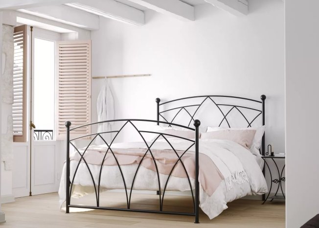 Chalice Iron Bed in Black
